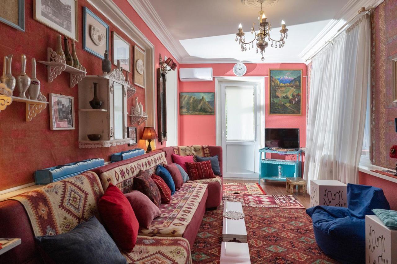 Elia Boutique Hostel & Apart-Hotel Тбилиси Экстерьер фото