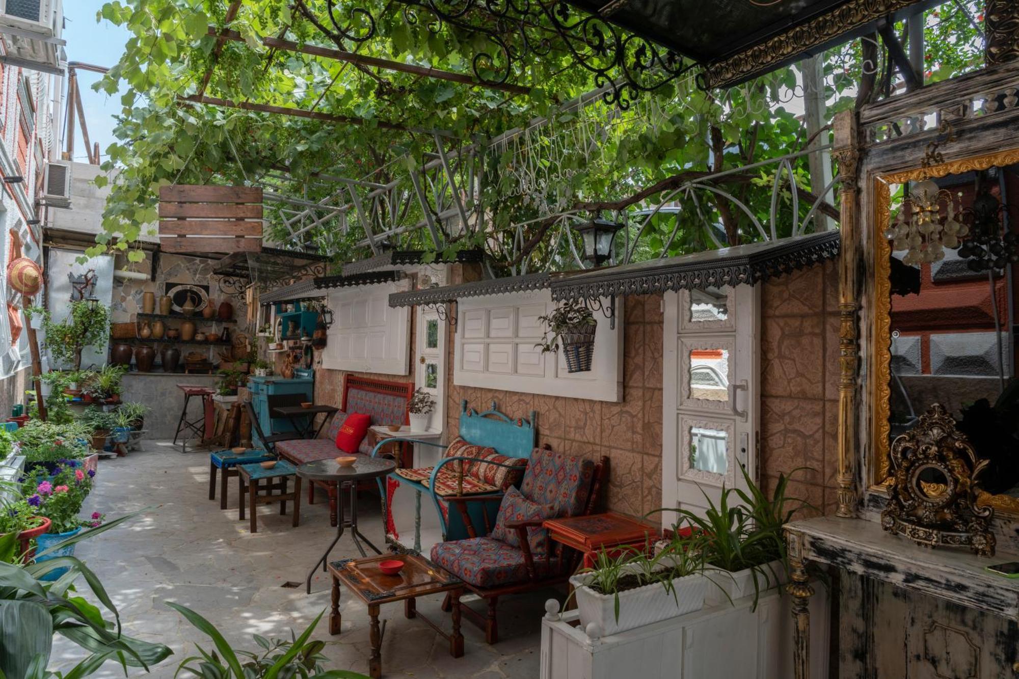 Elia Boutique Hostel & Apart-Hotel Тбилиси Экстерьер фото