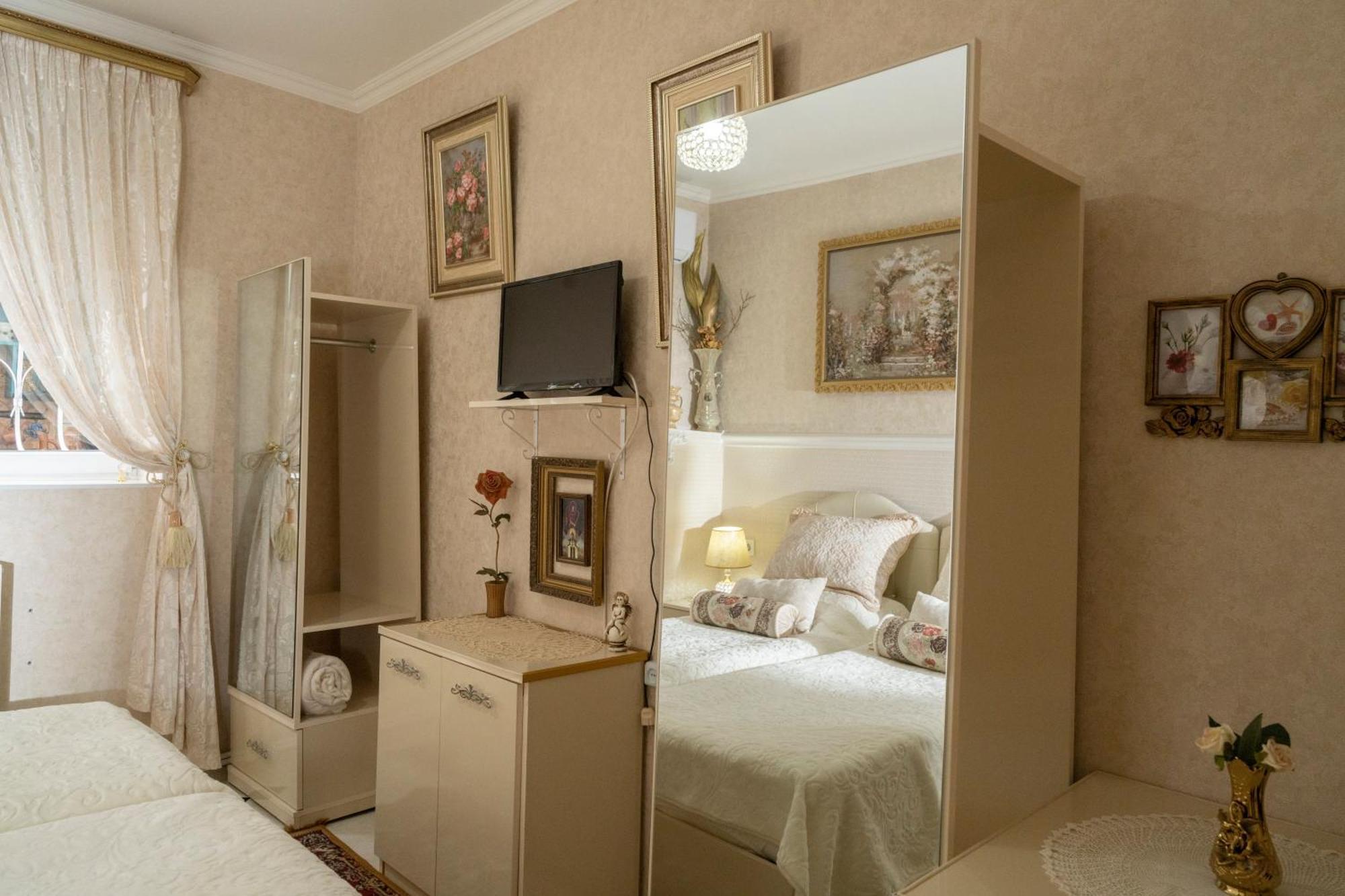 Elia Boutique Hostel & Apart-Hotel Тбилиси Экстерьер фото